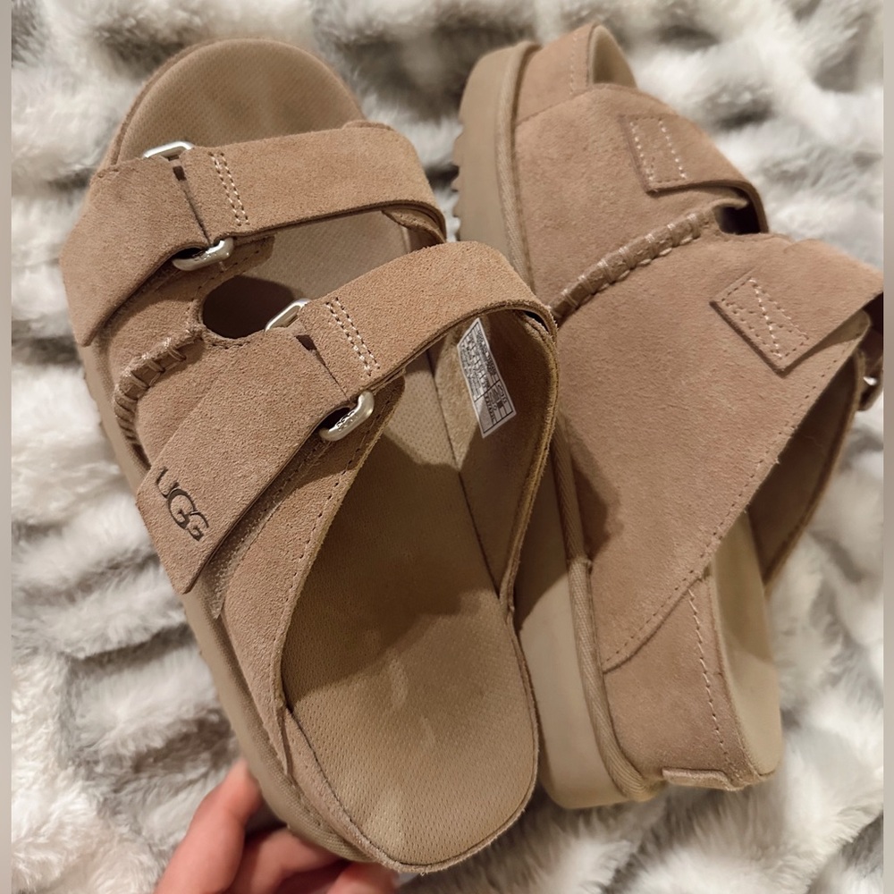 UGG goldenstar hi slide size 6